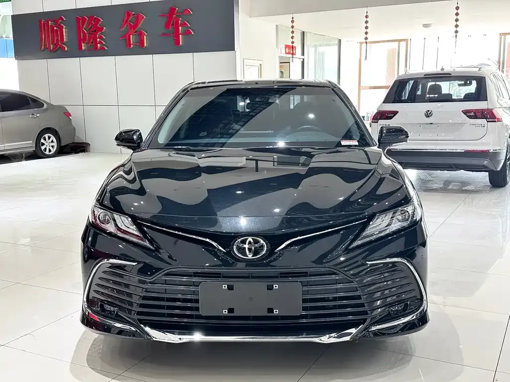 Toyota Camry — фото 9