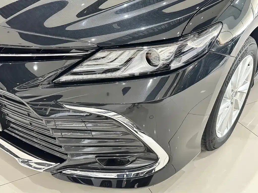 Toyota Camry — фото 7