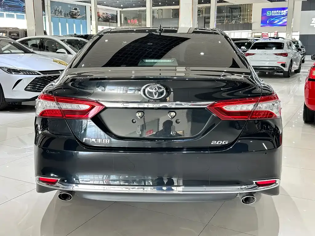 Toyota Camry — фото 8