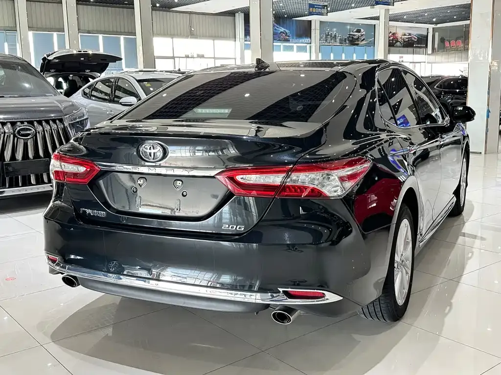 Toyota Camry — фото 5