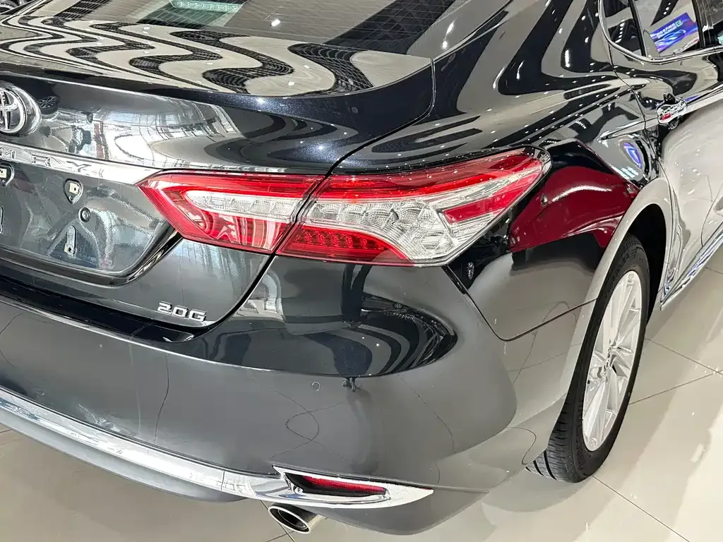 Toyota Camry — фото 6