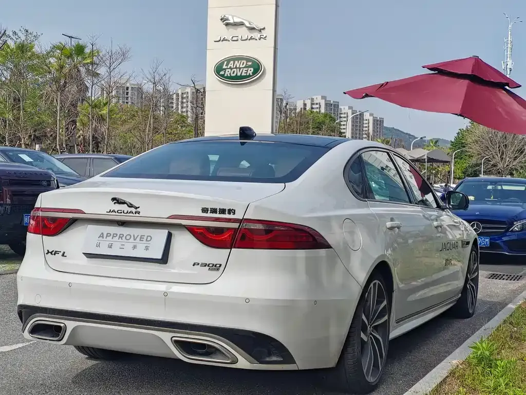 Jaguar XFL — фото 10