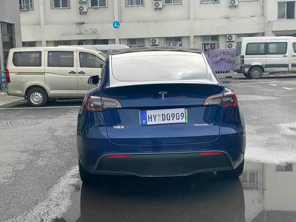 Tesla Model Y — фото 4