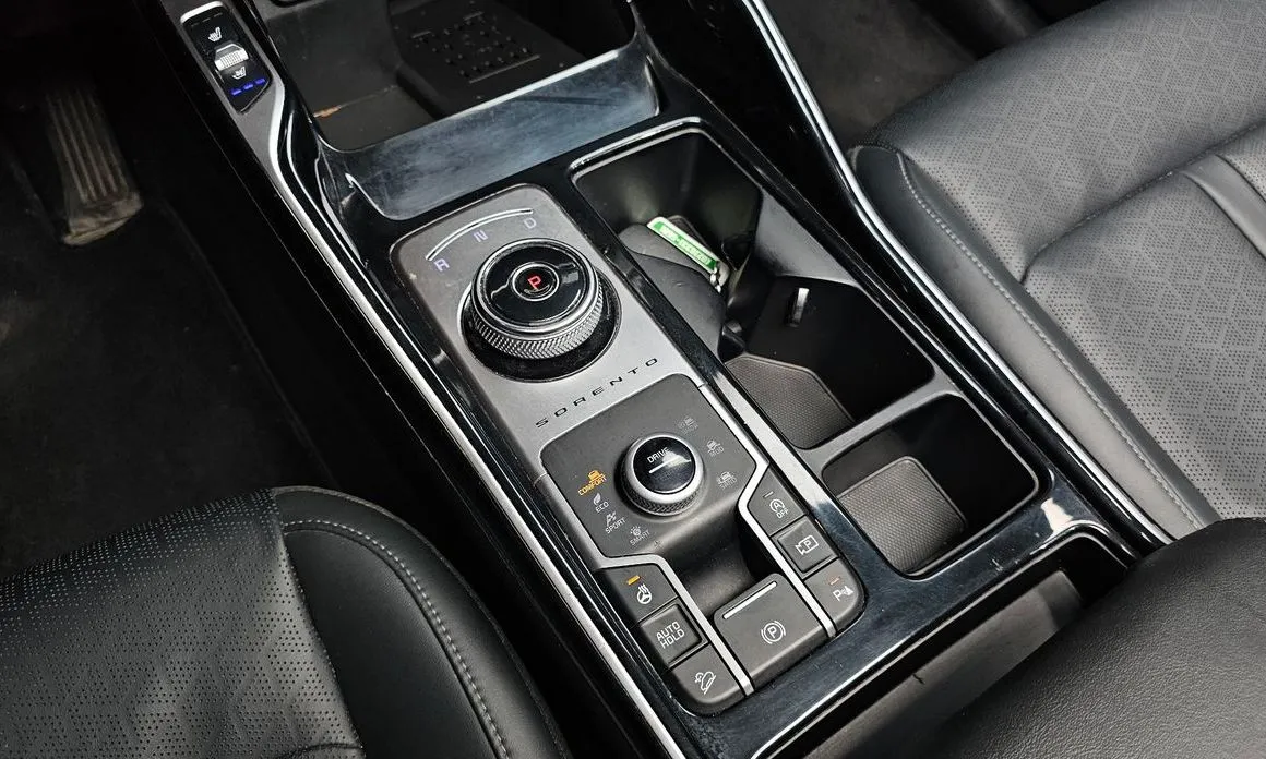 Kia Sorento — фото 8