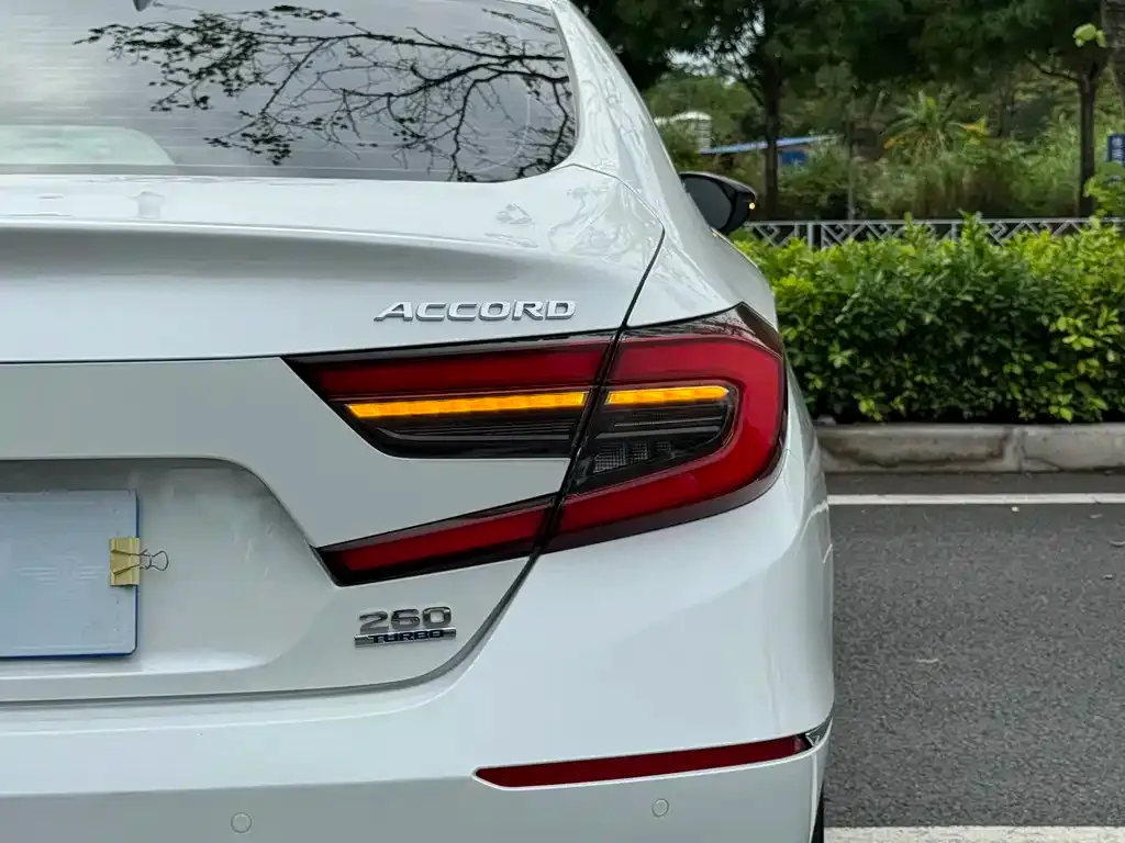 Honda Accord — фото 3
