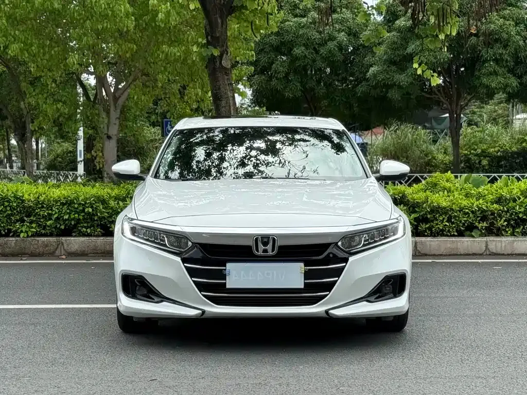 Honda Accord — фото 10