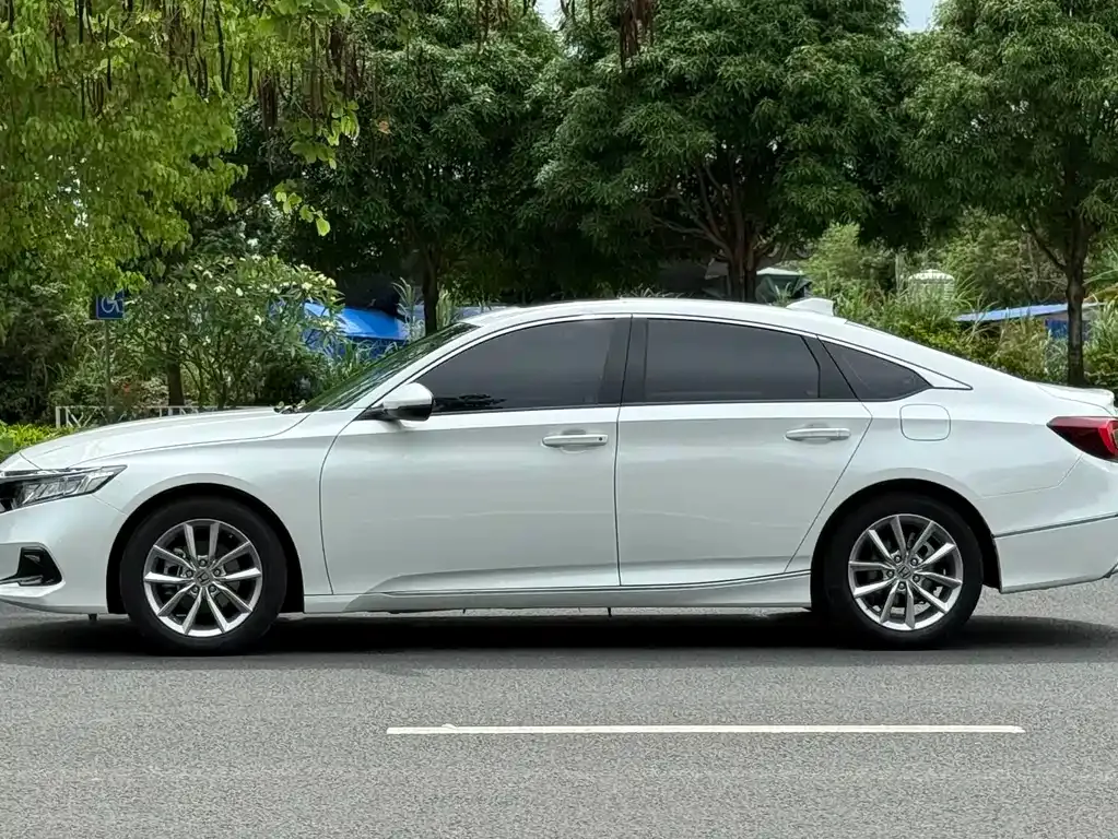 Honda Accord — фото 6
