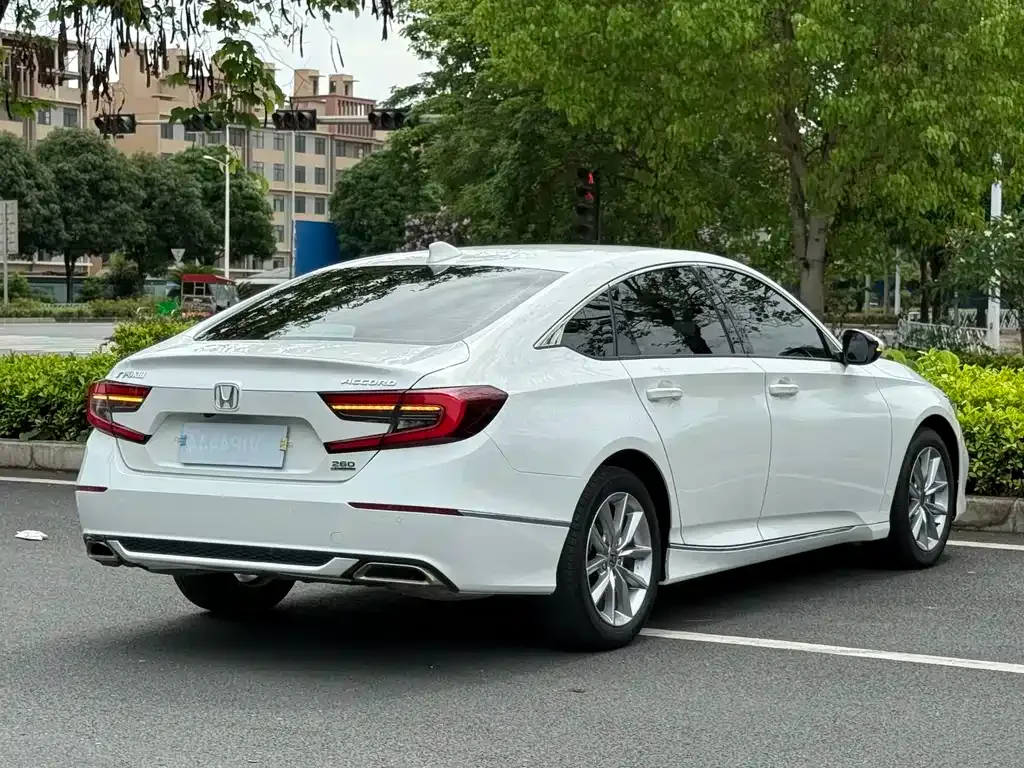 Honda Accord — фото 7