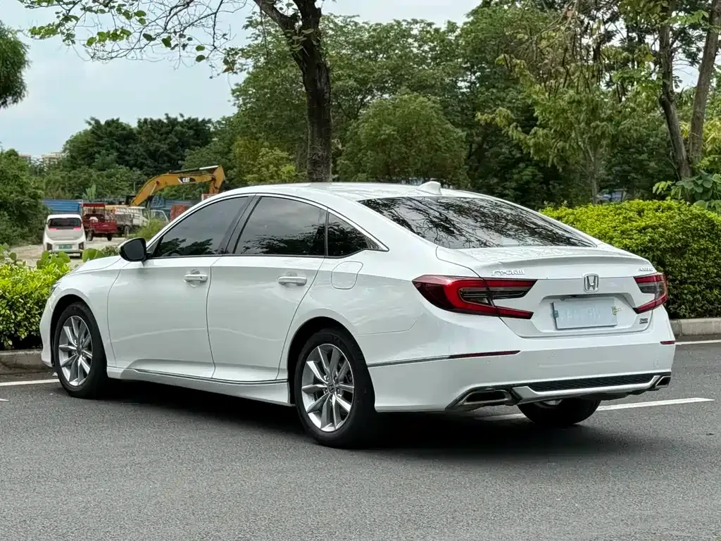 Honda Accord — фото 9
