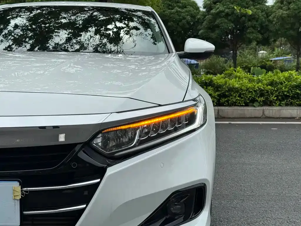 Honda Accord — фото 8