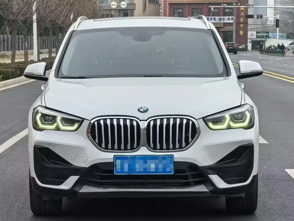 BMW X1 — фото 1