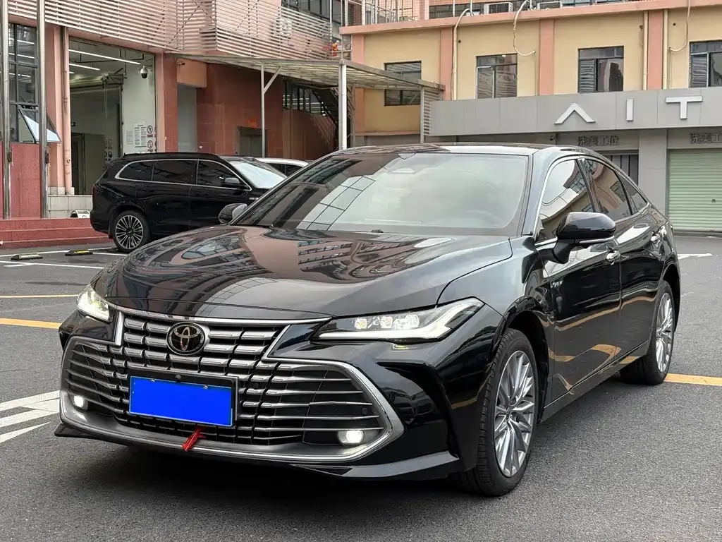 Toyota Avalon — фото 1