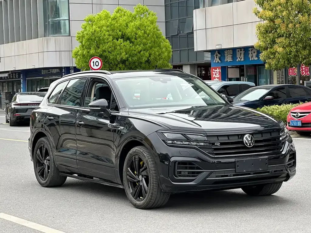 Volkswagen Touareg — фото 9