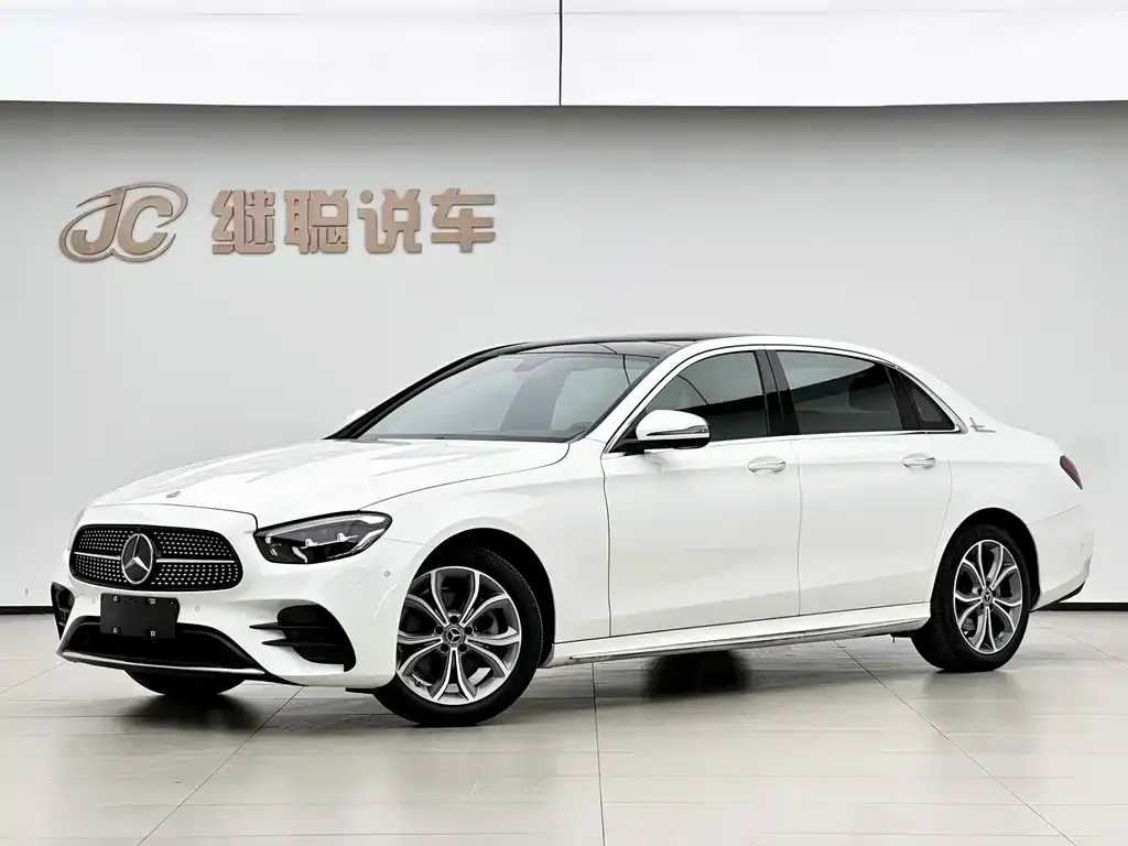 Mercedes-Benz E-Class — фото 1