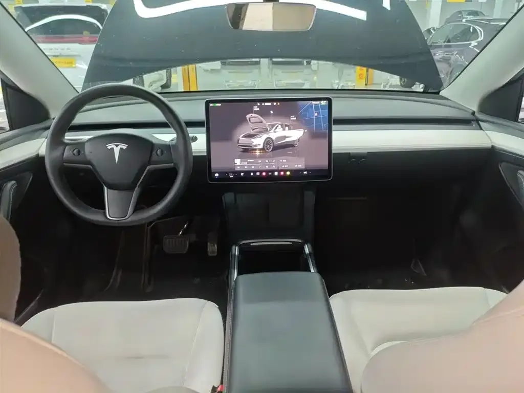 Tesla Model Y — фото 10
