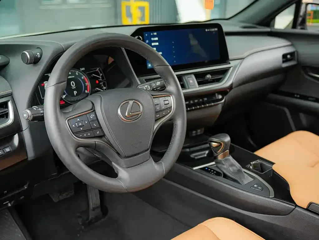 Lexus UX — фото 3