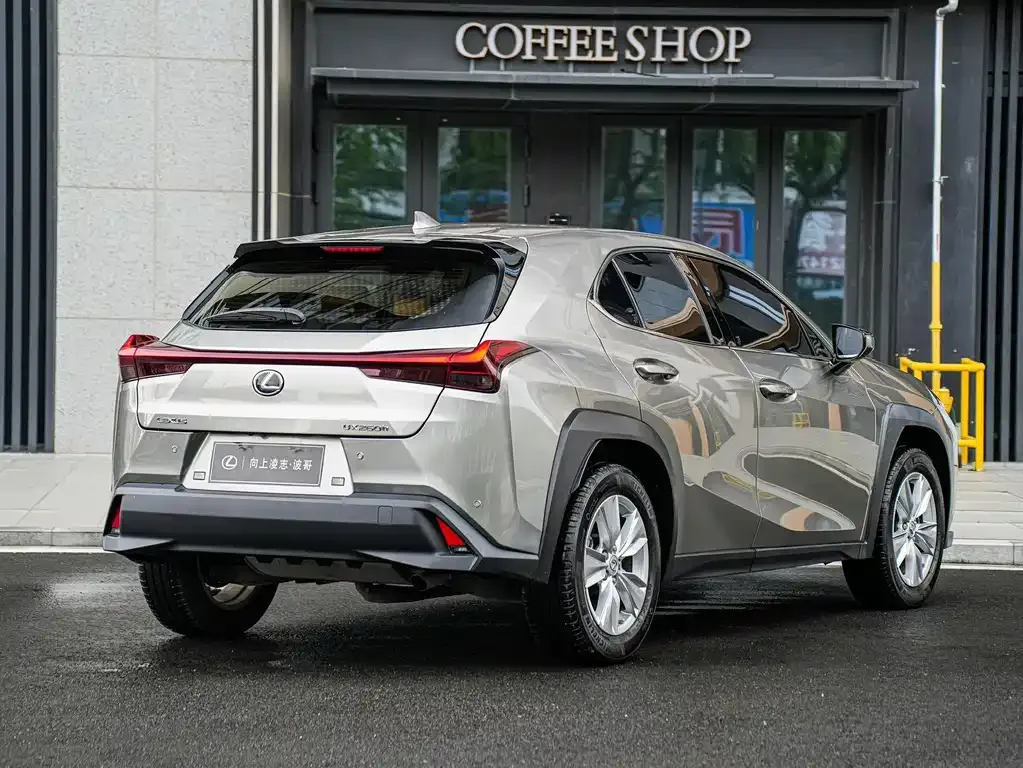 Lexus UX — фото 5