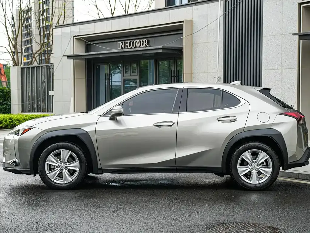 Lexus UX — фото 2