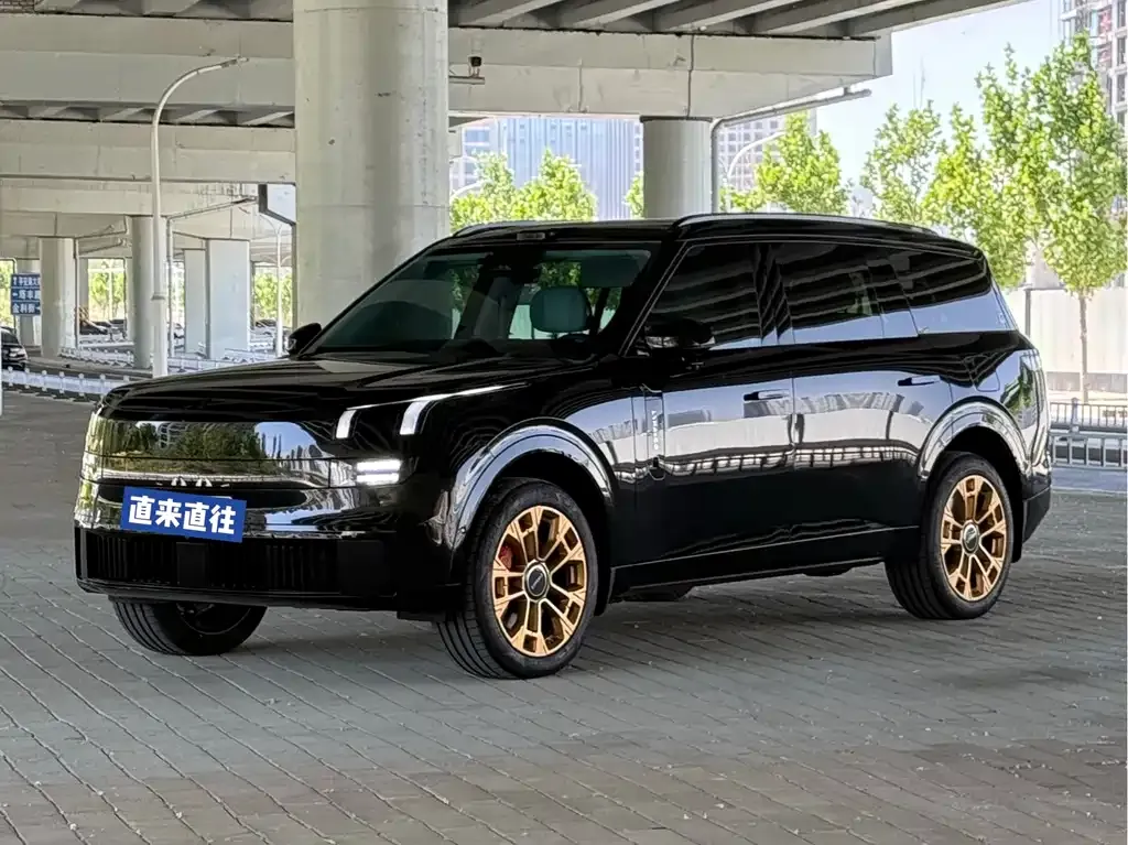 Lynk & Co 900