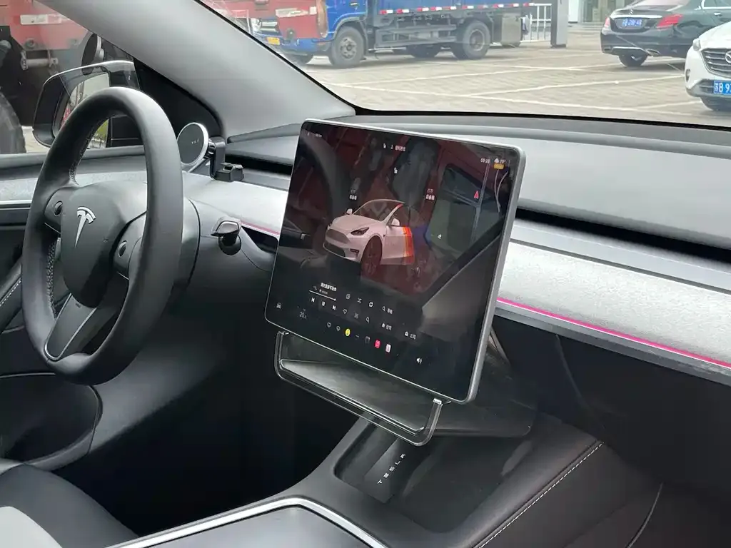 Tesla Model Y — фото 7