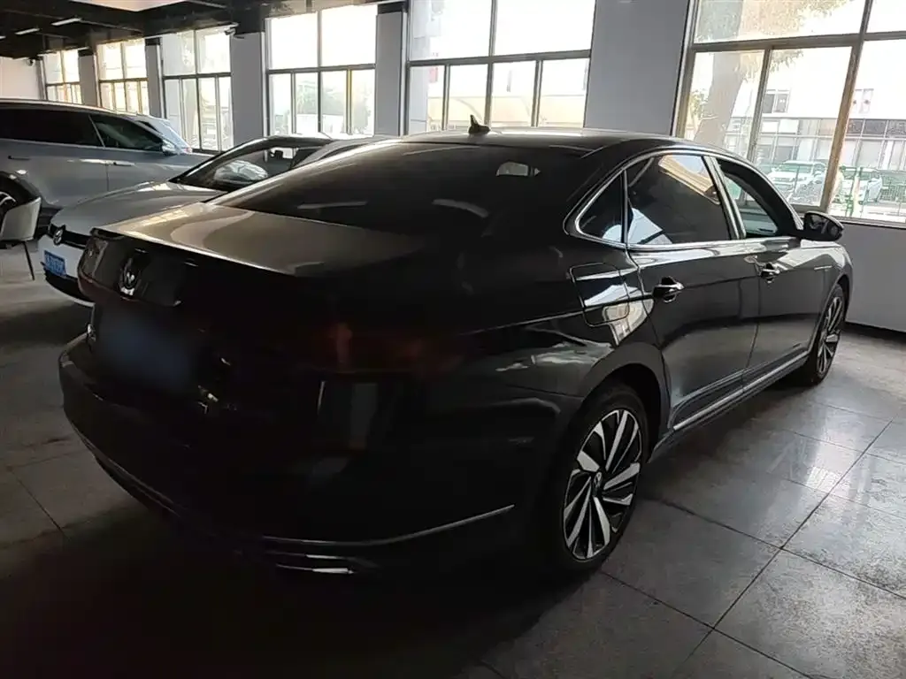 Volkswagen Passat — фото 8