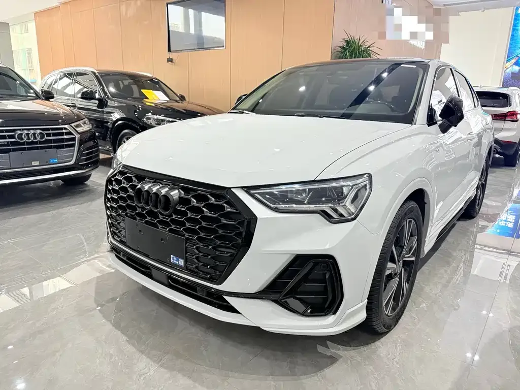 Audi Q3 Sportback — фото 1