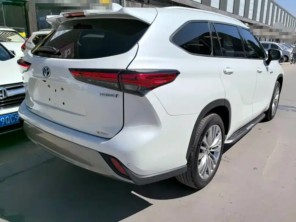 Toyota Highlander — фото 10