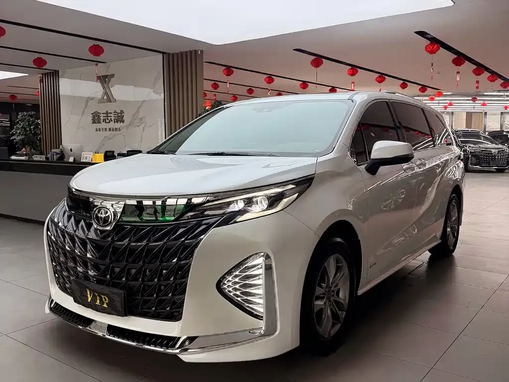 Toyota Sienna — фото 1