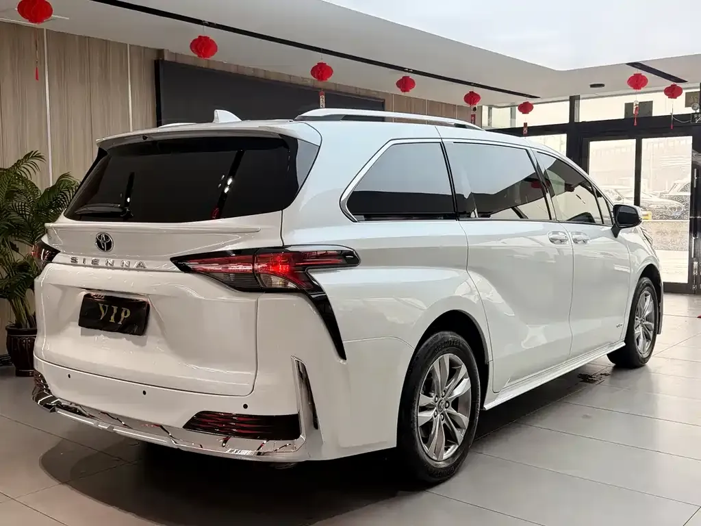 Toyota Sienna — фото 8