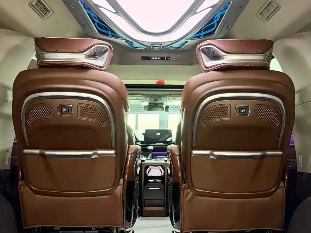 Toyota Sienna — фото 6