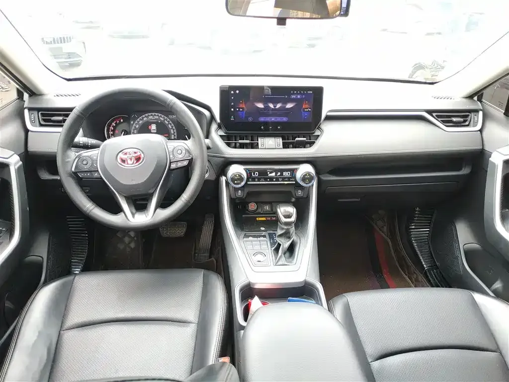 Toyota RAV4 — фото 4