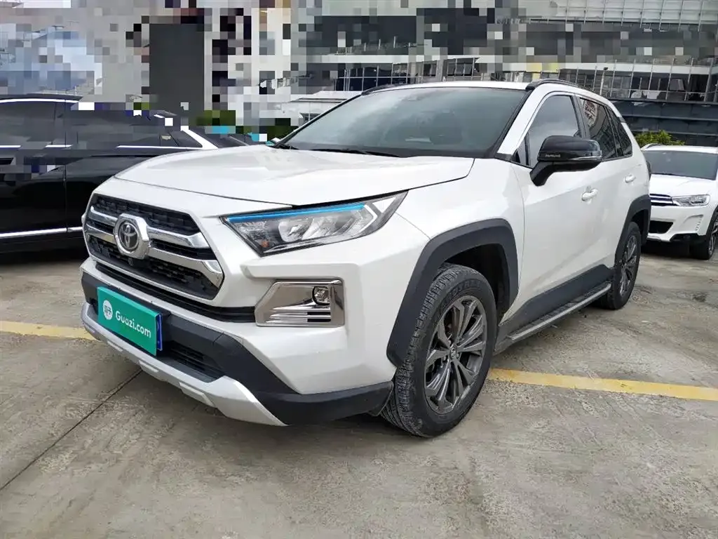 Toyota RAV4 — фото 7