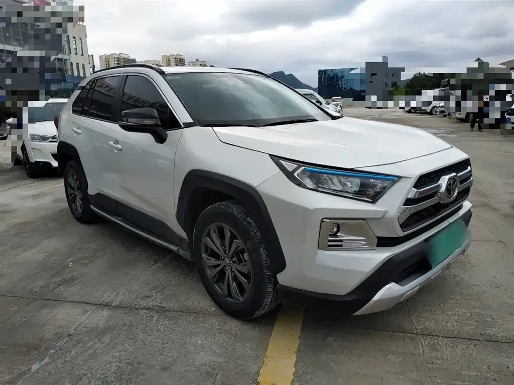 Toyota RAV4 — фото 6