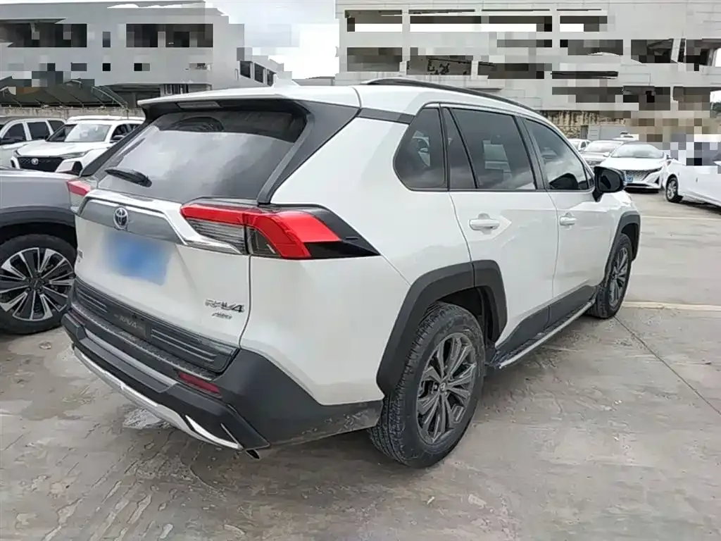 Toyota RAV4 — фото 2