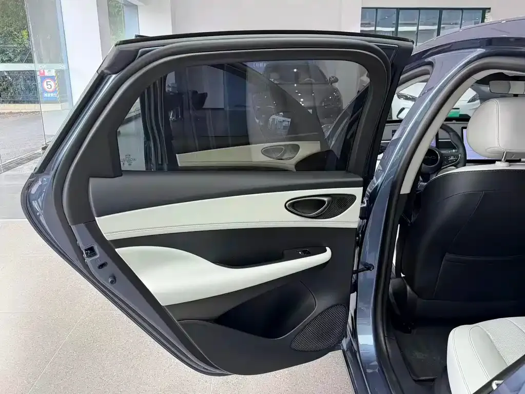 BYD Seal 05 DM-i — фото 8