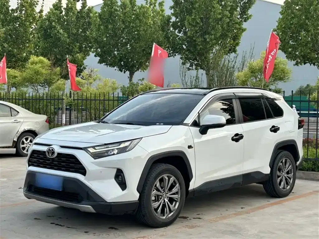 Toyota RAV4 — фото 1