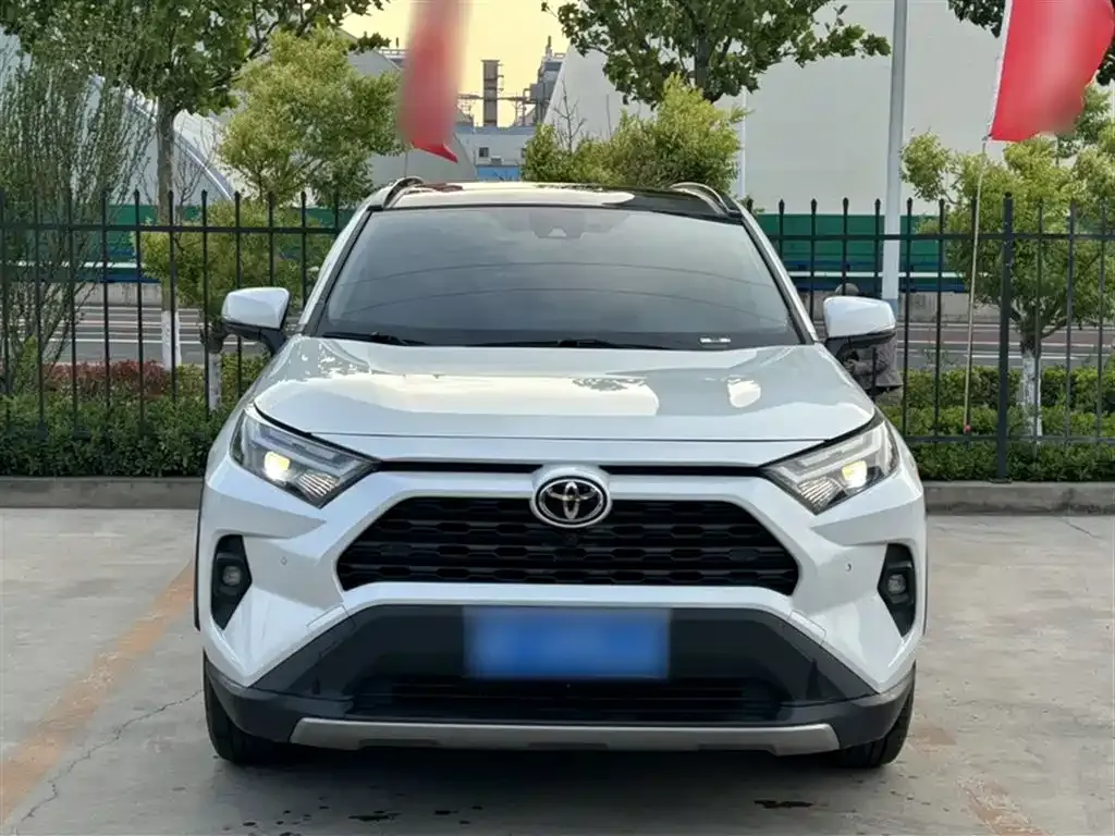 Toyota RAV4 — фото 5