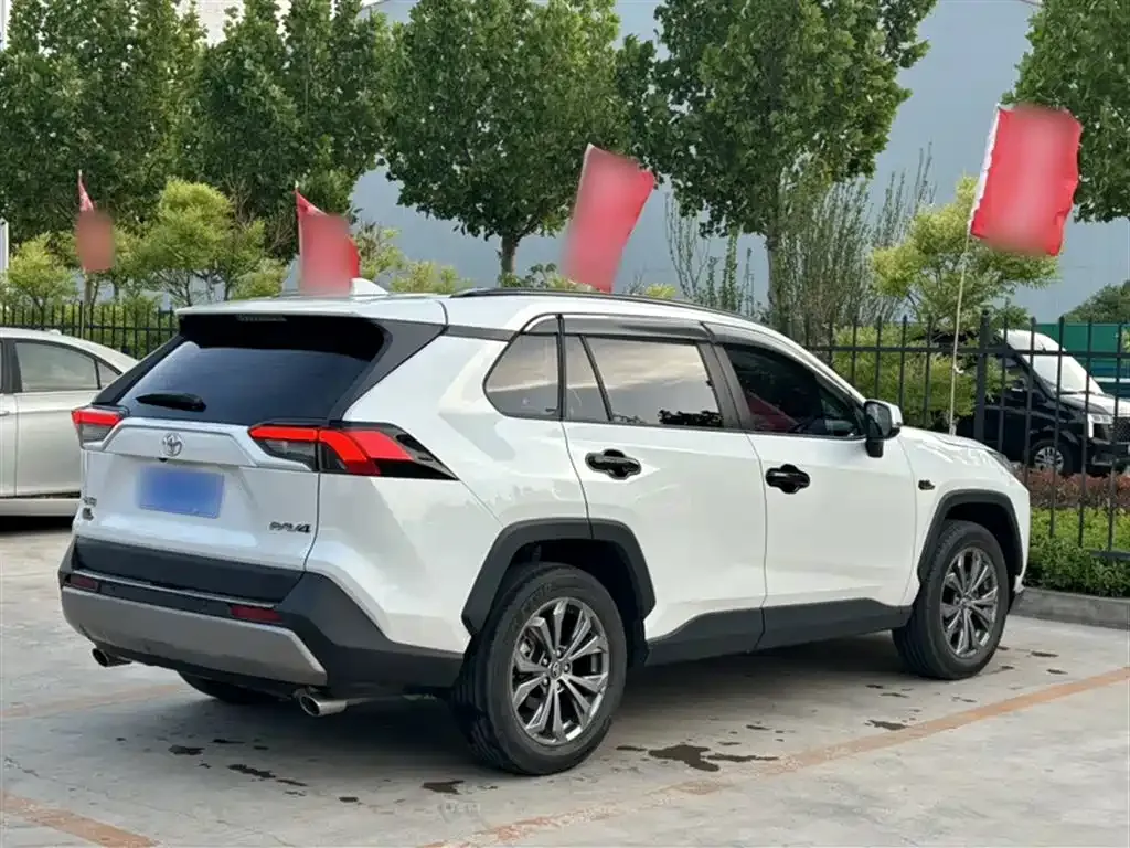 Toyota RAV4 — фото 3