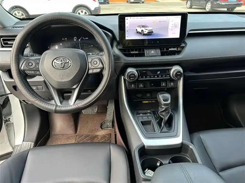 Toyota RAV4 — фото 4