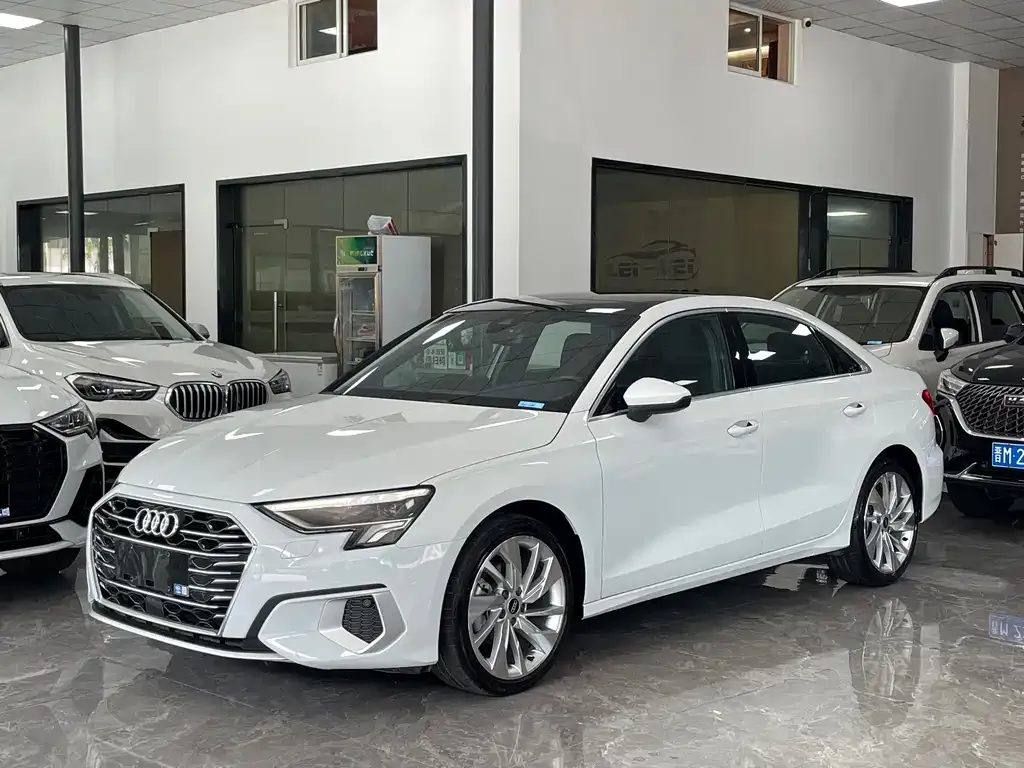 Audi A3 — фото 1