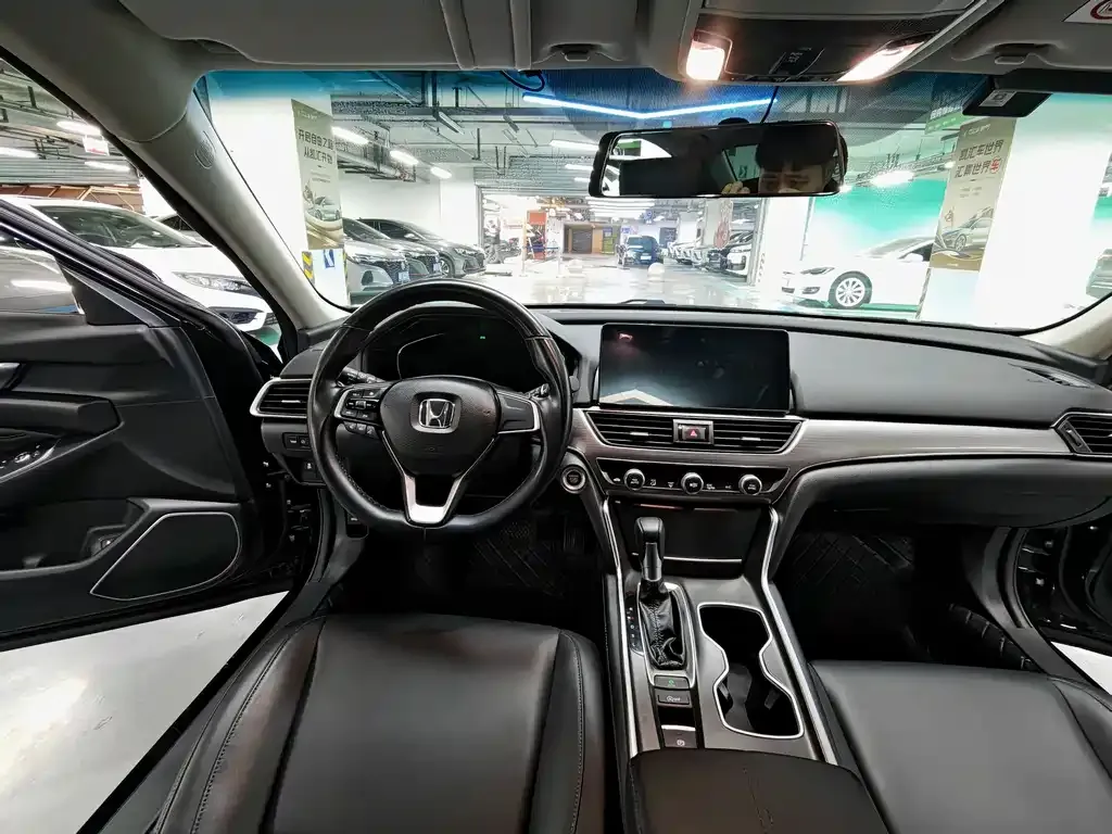 Honda Accord — фото 4