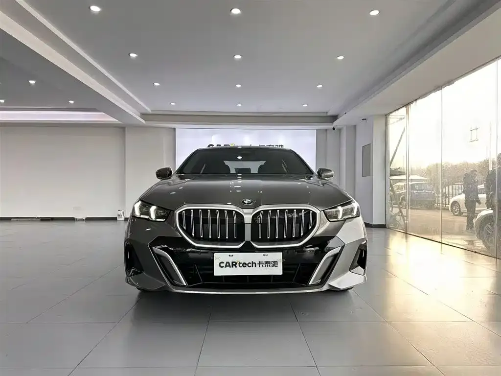 BMW 5 Series — фото 5