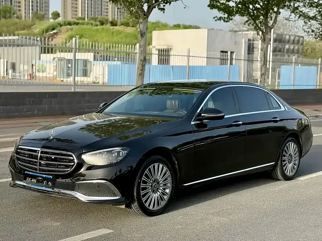 Mercedes-Benz E-Class — фото 1