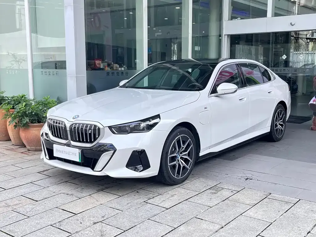 BMW i5