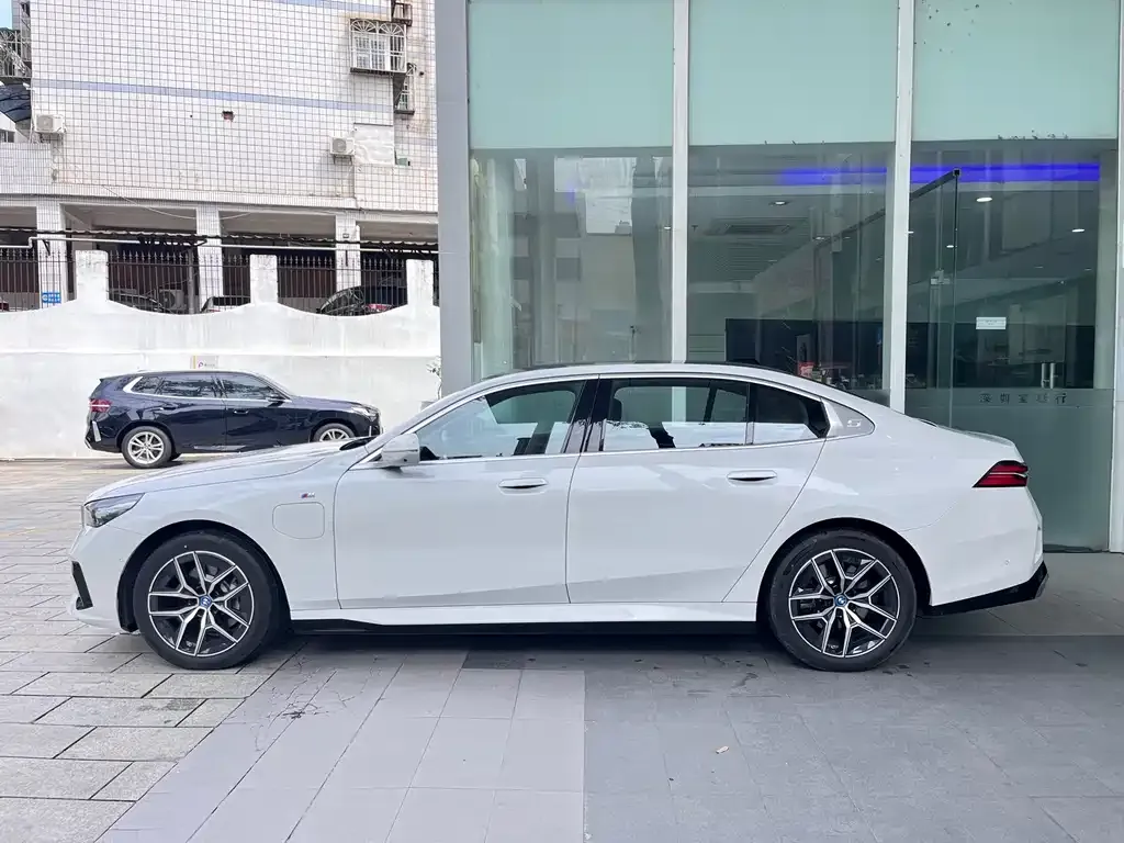 BMW i5 2025 из CN, фото 3