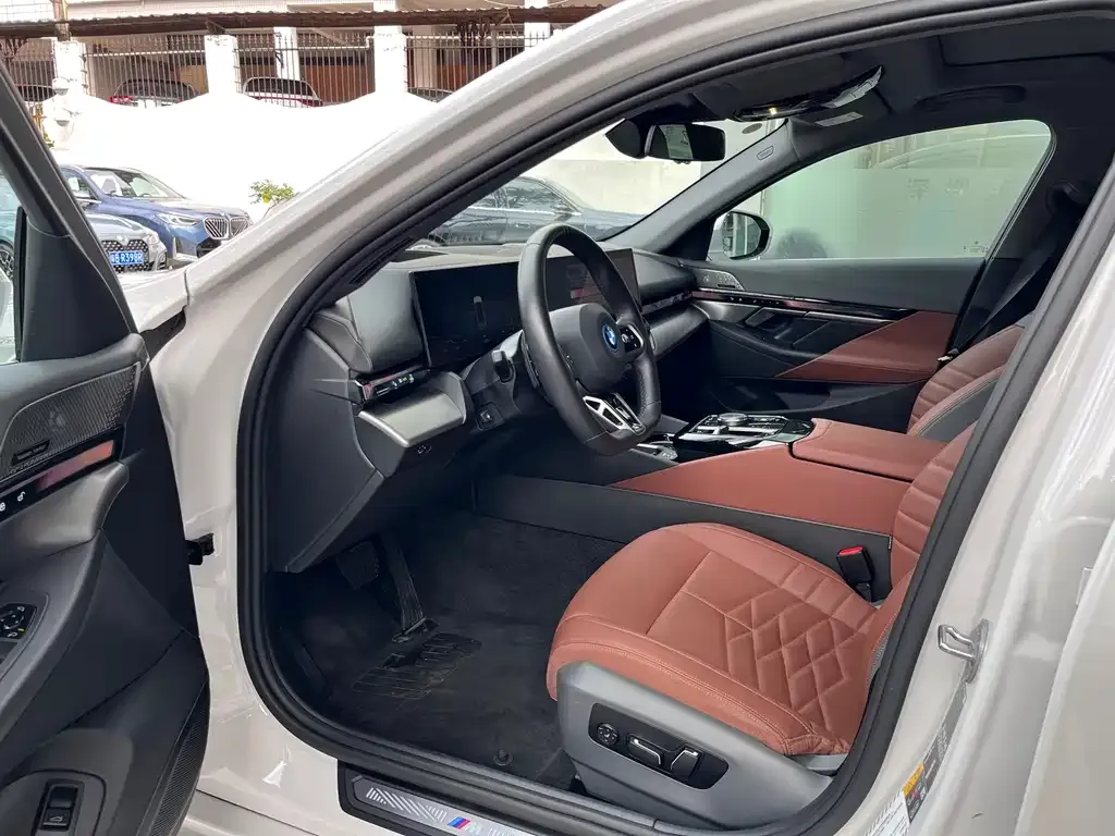 BMW i5 2025 из CN, фото 2