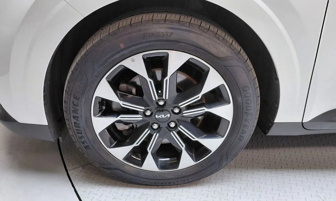 Kia Carnival — фото 10