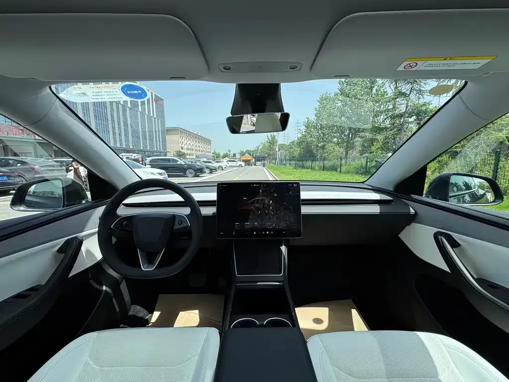 Tesla Model Y — фото 7