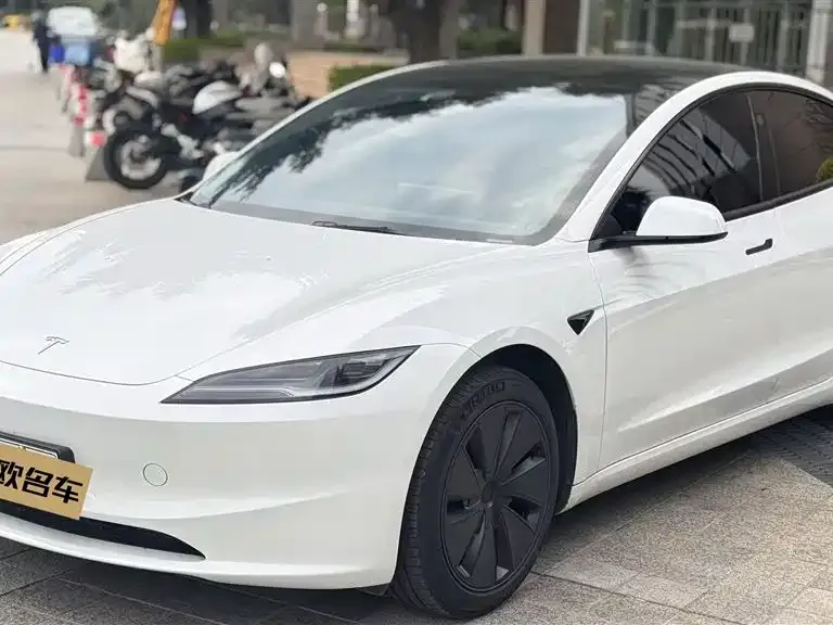 Tesla Model 3 — фото 1