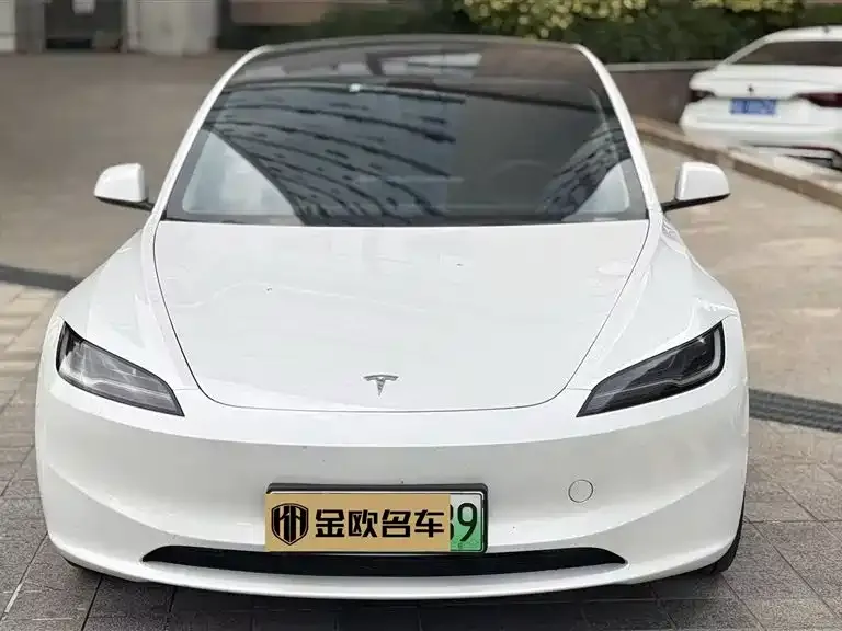 Tesla Model 3 — фото 3